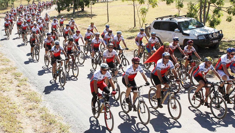 Cyclists doing a race - Plateau Trees